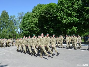 Оркестр, квіти і нагороди: у Луцьку «зелені берети» святкують професійне свято. ФОТО