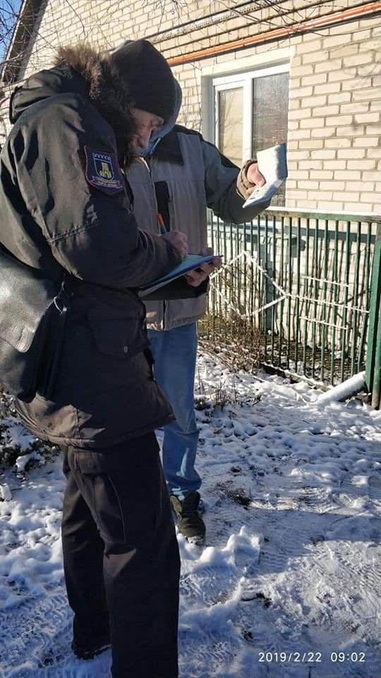 У Луцьку спіймали двох жінок-«зозуль», які підкидали сміття сусідам. ФОТО