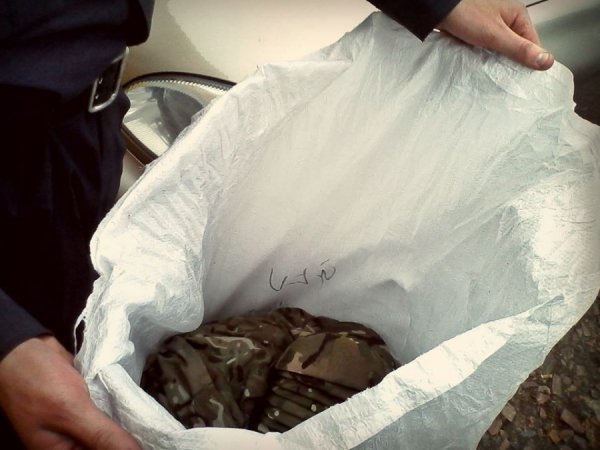 Луцькі волонтери передали камуфляжні форми Нацгвардії