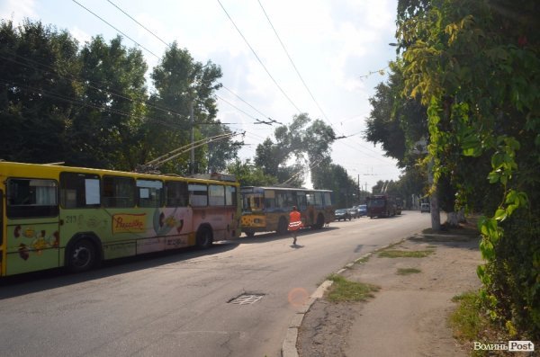 У Луцьку обірвалась тролейбусна контактна мережа. ФОТО