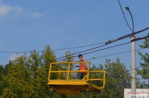 У Луцьку обірвалась тролейбусна контактна мережа. ФОТО