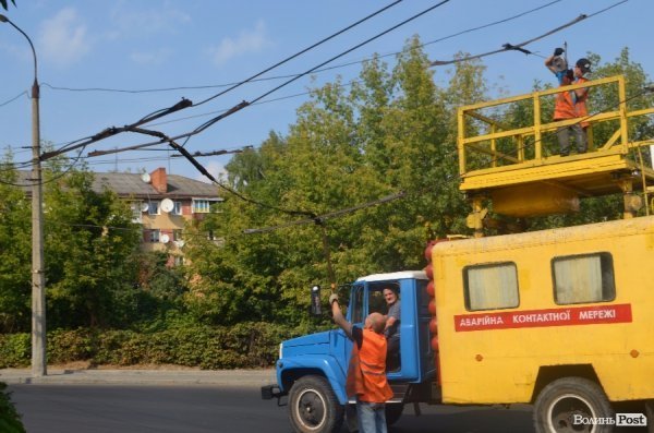 У Луцьку обірвалась тролейбусна контактна мережа. ФОТО