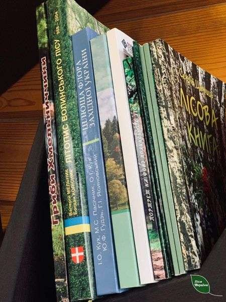 Біля Луцька запрацював лісовий буккросинг. ФОТО