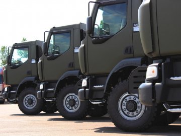 Євросоюз надав для ЗСУ близько 100 військових вантажівок 