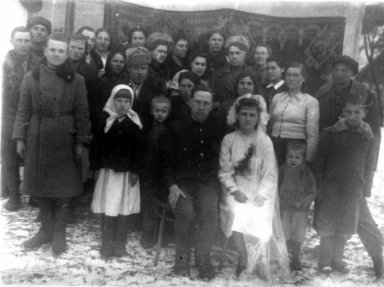 Ковзани, санчата та зимові стильні волинянки 1920-х років. ФОТО