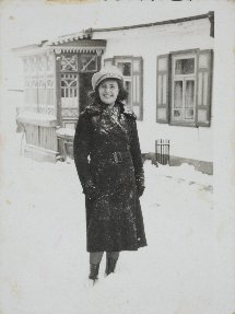 Ковзани, санчата та зимові стильні волинянки 1920-х років. ФОТО