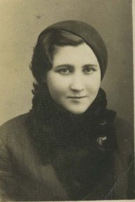 Ковзани, санчата та зимові стильні волинянки 1920-х років. ФОТО