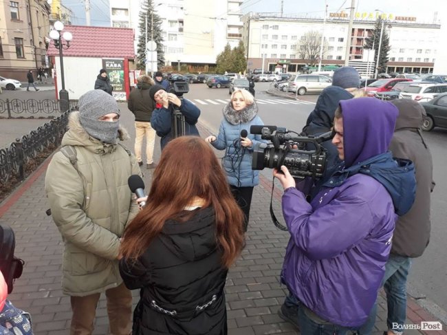 Студенти почали протест під судом у Луцьку. ФОТО