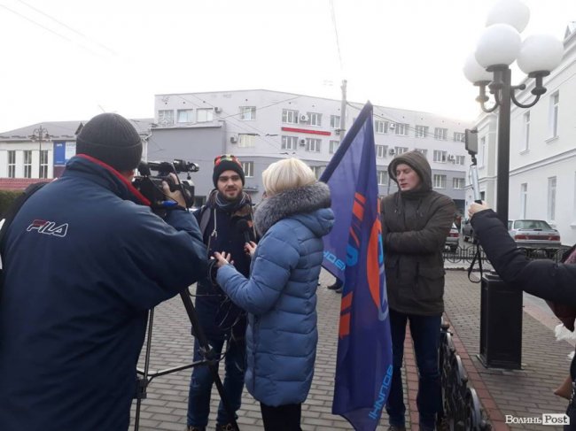 Студенти почали протест під судом у Луцьку. ФОТО