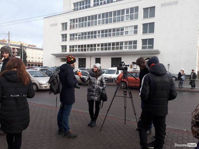 Студенти почали протест під судом у Луцьку. ФОТО