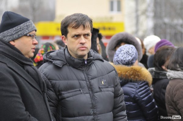 Фото прощання з міським головою Луцька Миколою Романюком