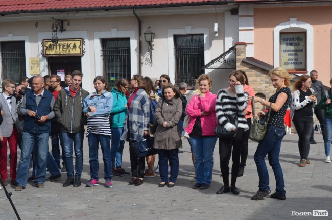 З хлібом, горілкою та кров’ю: у Луцьку відкрили фестиваль театрів. ФОТО