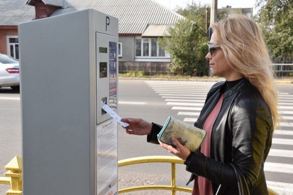 У Луцьку відкрили першу платну комунальну парковку. ФОТО