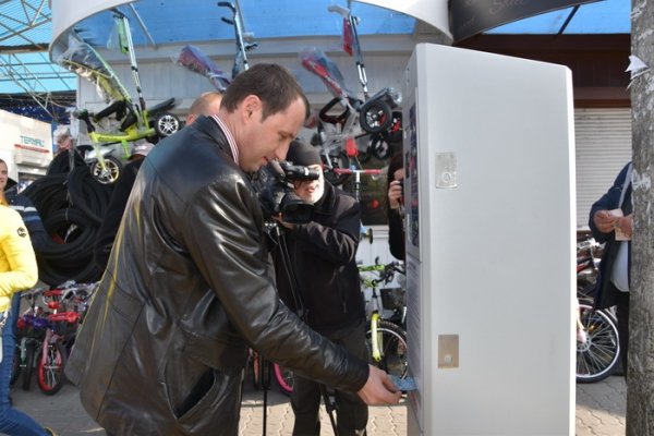 У Луцьку відкрили першу платну комунальну парковку. ФОТО