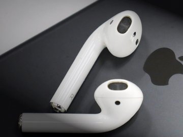 Як обрати якісні та безпечні бездротові навушники: поради волинянам