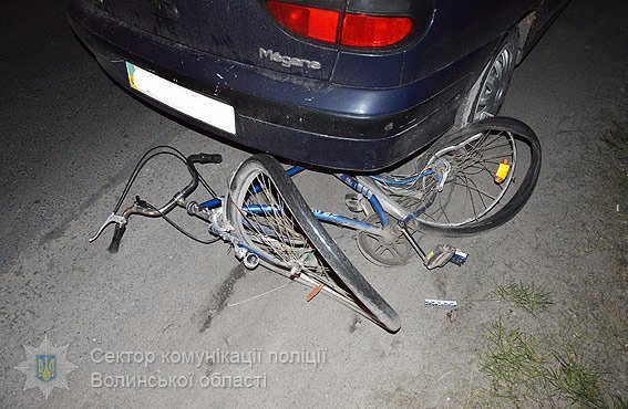 Опублікували фото з місця аварії, в якій п’яний водій збив групу велосипедистів