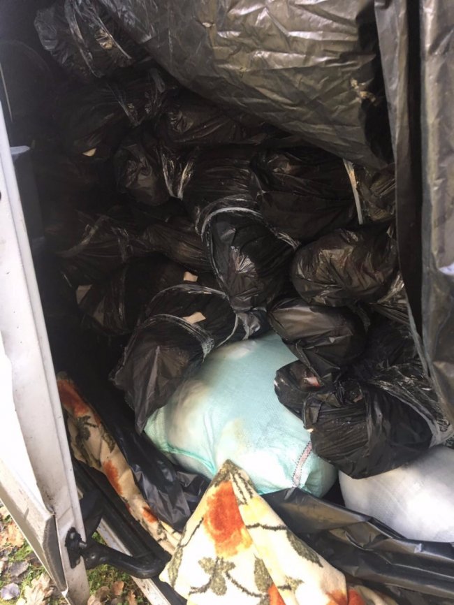 На Волині затримали два Mercedes «забиті» мішками з м’ясом