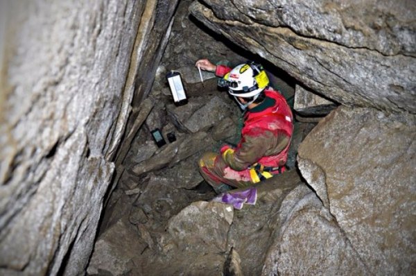 Лучанин спустився у найглибшу печеру світу