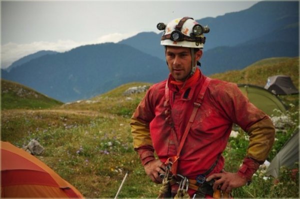 Лучанин спустився у найглибшу печеру світу