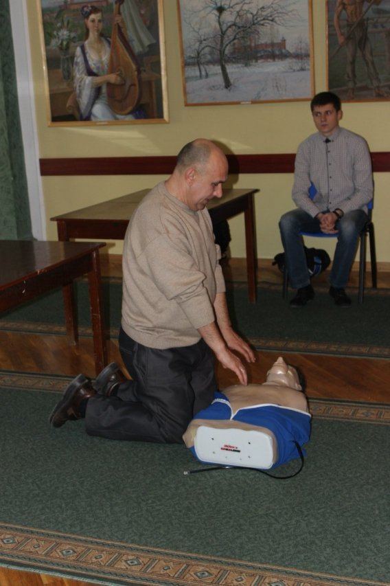 У волинському «Правому секторі» показали, як рятувати поранених. ФОТО