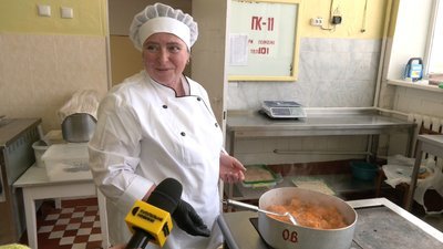 На роботу – вночі: як працюють при відключеннях світла їдальні у школах Луцька