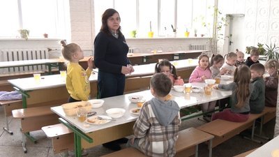 На роботу – вночі: як працюють при відключеннях світла їдальні у школах Луцька