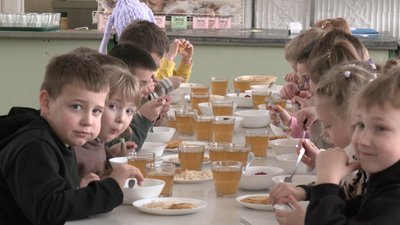 На роботу – вночі: як працюють при відключеннях світла їдальні у школах Луцька