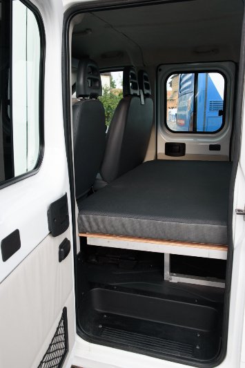 Гуманітарна місія «На щиті» отримала спецавтомобіль від Луцької міської ради