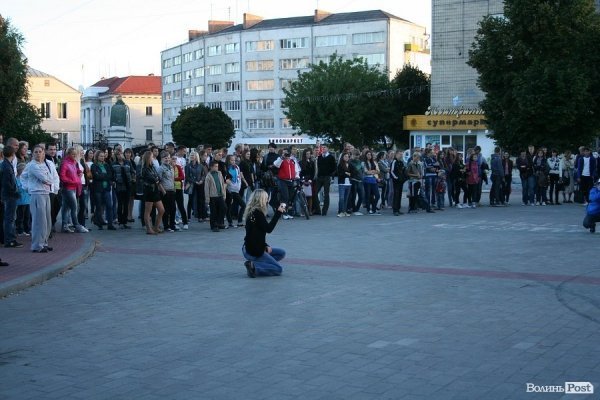 У центрі Луцька почався двомісячний танцювальний флешмоб. ФОТО