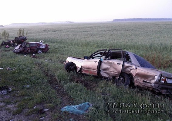  У страшній ДТП на Волині загинуло 2 жінки та 2 чоловіка. ОНОВЛЕНО. ФОТО