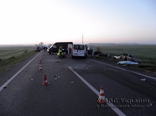  У страшній ДТП на Волині загинуло 2 жінки та 2 чоловіка. ОНОВЛЕНО. ФОТО