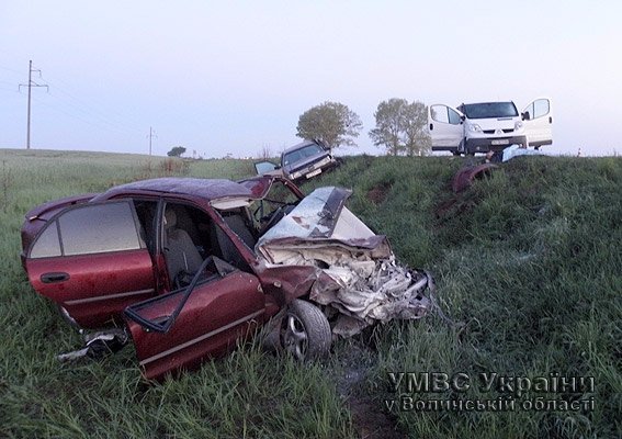  У страшній ДТП на Волині загинуло 2 жінки та 2 чоловіка. ОНОВЛЕНО. ФОТО