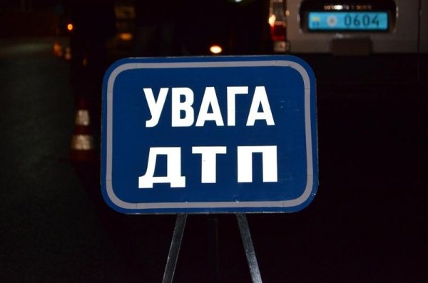 Аварія на луцькій дорозі: легковик «влетів» під вантажівку. ФОТО 