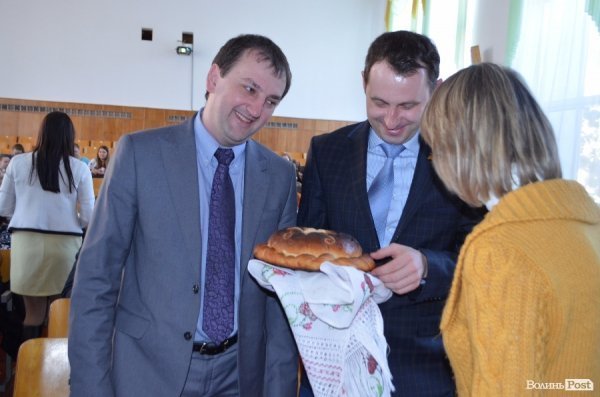 Луцькі школярі зустріли гостей з Волновахи. ФОТО