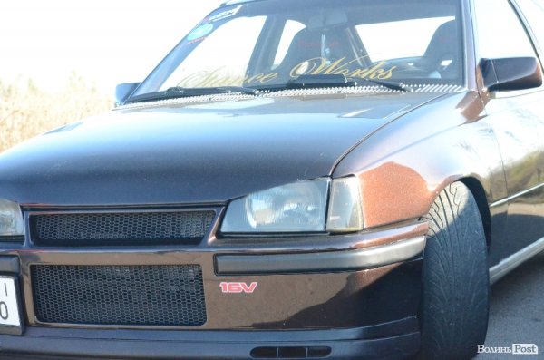 Під Луцьком відбувся чемпіонат з дрег-рейсингу. ФОТО