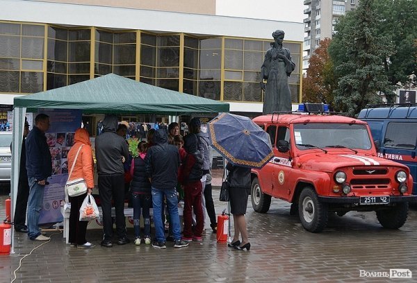 У центрі Луцька – виставка рятувальної техніки. ФОТО