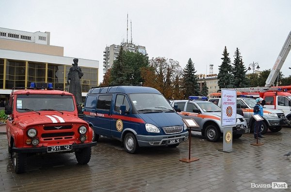 У центрі Луцька – виставка рятувальної техніки. ФОТО