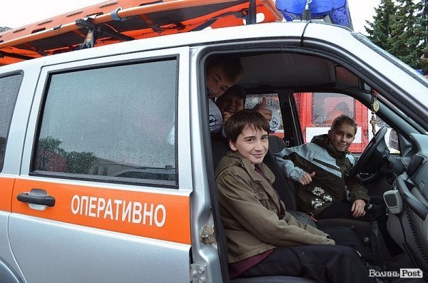 У центрі Луцька – виставка рятувальної техніки. ФОТО