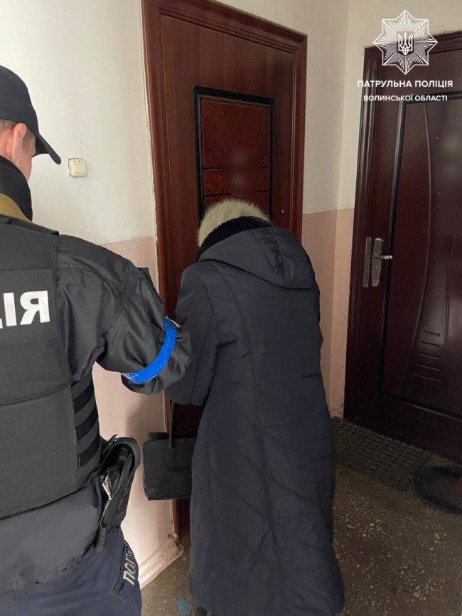 У Луцьку патрульні допомогли 95-річній бабусі повернутися додому