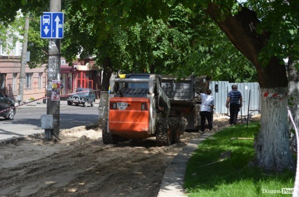 Біля «Буратіно» обіцяють покласти бруківку