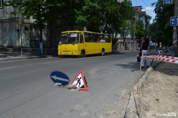 Біля «Буратіно» обіцяють покласти бруківку