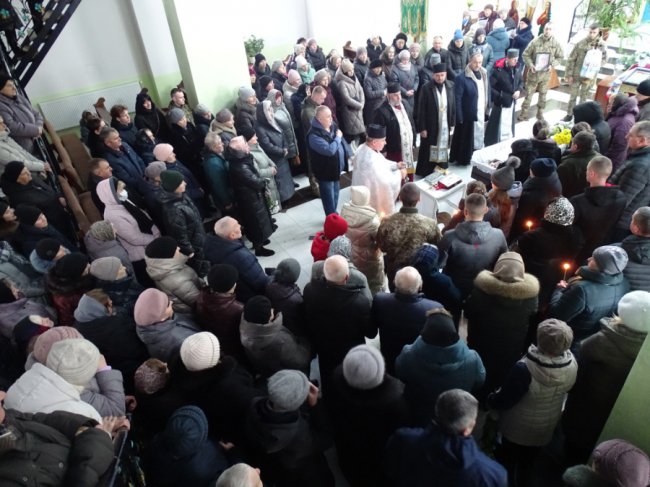 Осиротіли троє донечок: поховали Героя Юрія Марковського з Волині