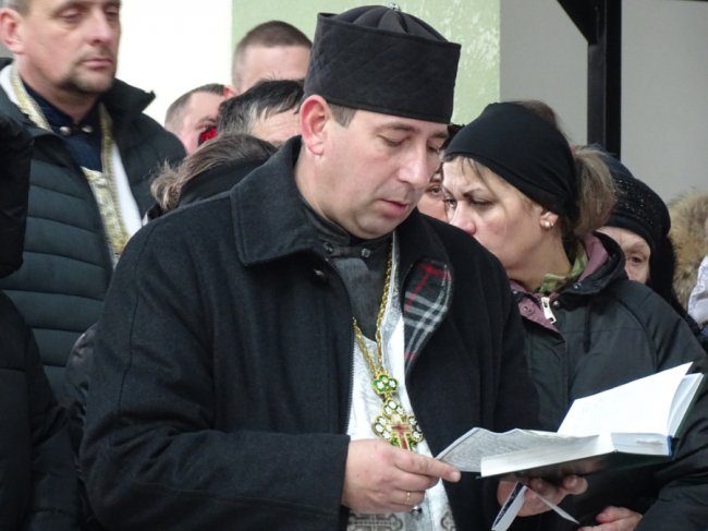 Осиротіли троє донечок: поховали Героя Юрія Марковського з Волині