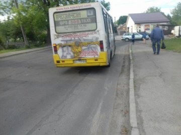 У Луцьку маршрутник, «підморгуючи» фарами, проігнорував пасажирку