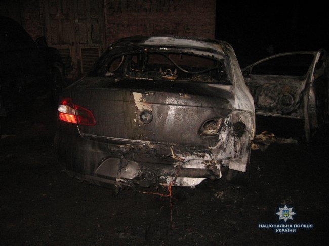 У Рівному вночі горіли автівки