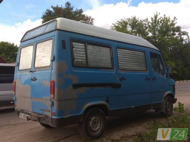 У Луцьку причіп від Mercedes розтрощив ВАЗ з пасажирами. ФОТО. ВІДЕО