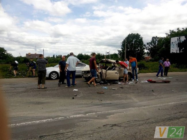 У Луцьку причіп від Mercedes розтрощив ВАЗ з пасажирами. ФОТО. ВІДЕО