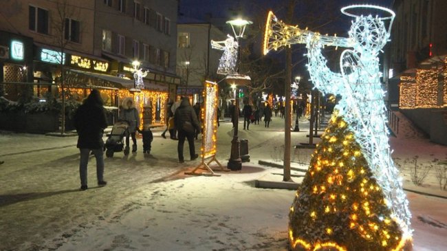 Як прикрасили Луцьк до новорічних свят. ВІДЕО