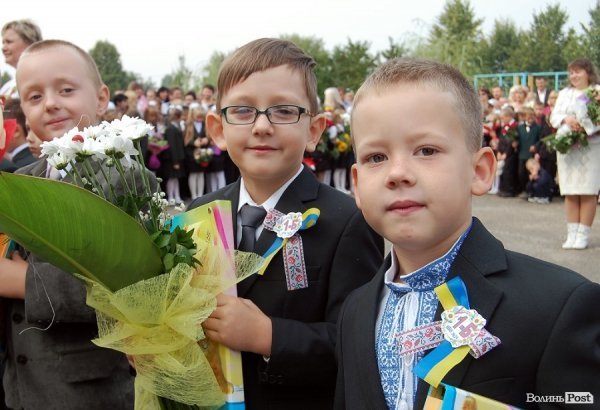 Луцькі депутати Яручик і Ткачук вітали першачків із Днем знань. ФОТО*