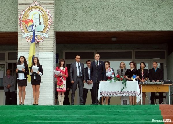 Луцькі депутати Яручик і Ткачук вітали першачків із Днем знань. ФОТО*